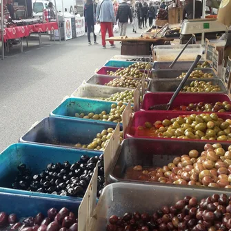 Marché traditionnel saisonnier