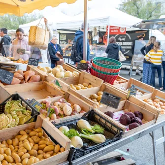 Marché traditionnel saisonnier