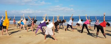 Cours de yoga à la plage