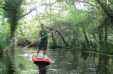 Canoë surfing