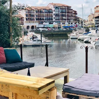 Monsieur Mouette, terrasse sur la marina