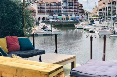 Monsieur Mouette, terrasse sur la marina