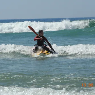 Canoë surfing