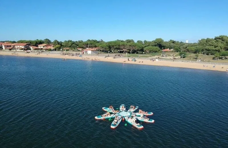 Du paddle sur le lac