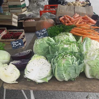 Marché traditionnel saisonnier