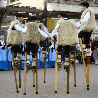 Pelote Basque et folklore landais