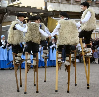 Semaine Landaise / Spectacle échasses et danses