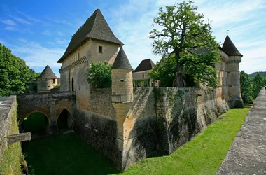 Complete corner moat chateau3