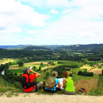 Point de vue sur la Vallée de la Vézère à la côte de Jor