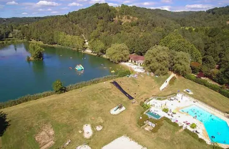 Camping Domaine du Lac seen from the sky