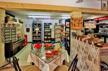 grocery store-La-Riviere