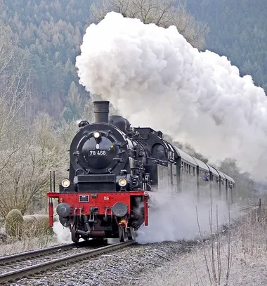 steam-locomotive-1352338_640