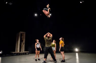 Cirque – Compagnie eia “NUYE”