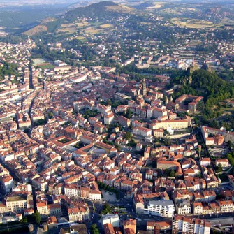 Groupes : Journée à la découverte du Puy-en-Velay en petit train touristique et Distillerie Pagès