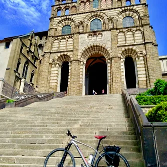 Compostelle en VTT/VAE : Du Puy en Velay à Conques