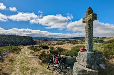 Compostelle en VTT/VAE : Du Puy en Velay à Conques