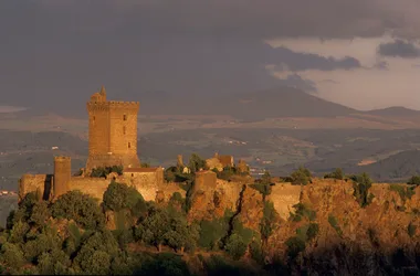 Groupes : Journée du Puy-en-Velay à la Forteresse de Polignac et visite gourmande de la Distillerie Pagès