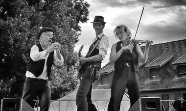 J.E.P: Concert “Fitzeries, Folk’n Roll burlesque”