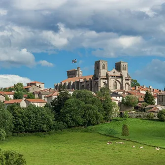 Groupes : Journée La Chaise-Dieu et Le Puy-en-Velay avec spectacle Puy de Lumières