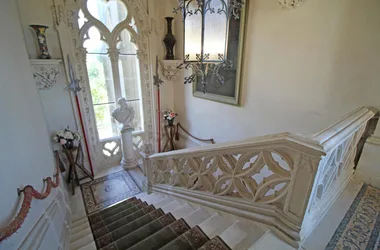 Château de Bort à Saint Priest Taurion en Haute-Vienne (Nouvelle Aquitaine)- Escalier vers les chambres d'hôtes_6