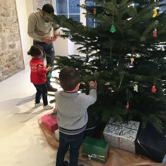 Activité enfants – Décore le sapin du musée – Limoges