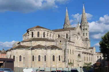 Chevet de l'église néo-romane Saint-Pierre de Mâcon