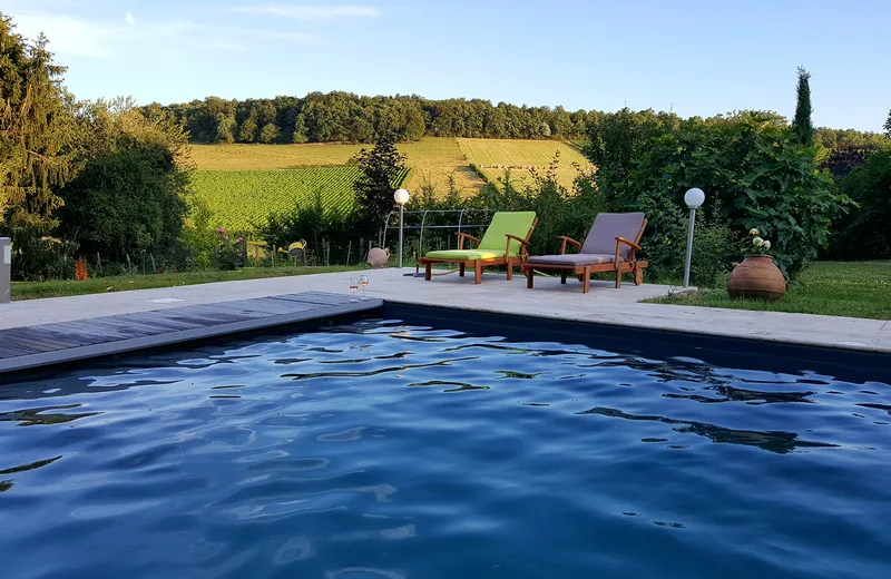 1-piscine verres vue sur les vignes- Nathalie Chevalier