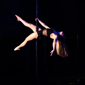 Pole danse Acrobatique