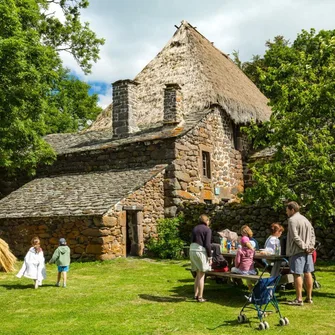 En famille au village des chaumières