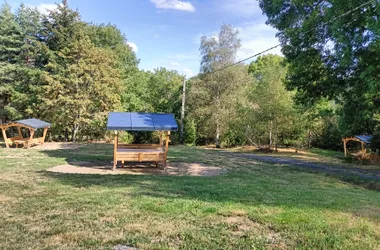 EQUI-Arboretum de Charvols-Mesas de picnic