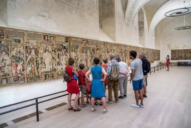 EVE-Guided tour: cloister, abbey church and tapestries - tapestries area