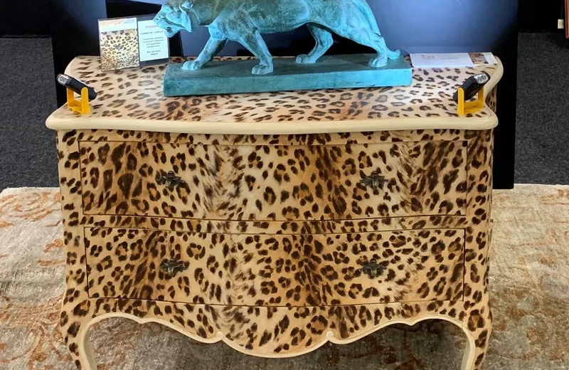 Commode leopard