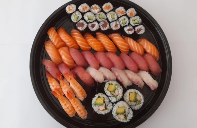 prato de sushi