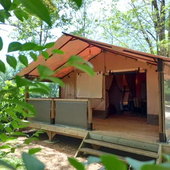 Tentes Lodges au Camping Le Clos de la Lère