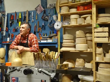 Journées du patrimoine – Découverte de la chapellerie – atelier de formier Hats Blocks Laforest