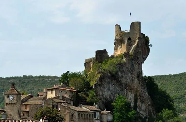 Château médiéval de pennes dans les Gorges de l'Aveyron
