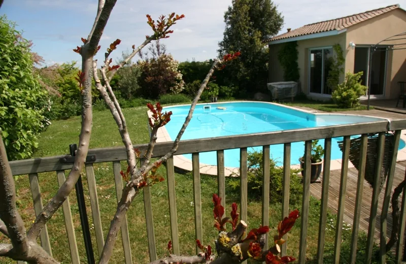 cottage-Mme-Sarrazin-St-Martin-lacaussade-800x600-swimming pool