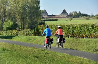 V80-Canal des 2 mers by bike-cycle path-Blaye region 800x600