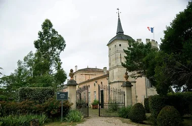 Chateau Peybonhomme Les Tours Blaye Cotes de Bordeaux Autos 800x600