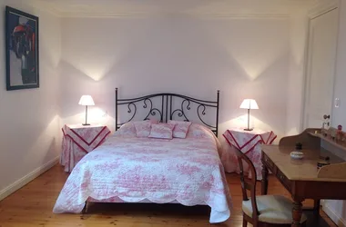 bed-and-breakfast-chateau-labrousse-st-martin-lacaussade-800x600-room