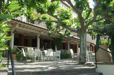 Hôtel de la Plage - HDLP de Bormes Les Mimosas près du bord de mer