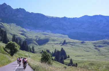 Montée Les Carroz au Col de Pierre Carrée