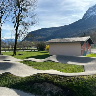 Pump track et skate park