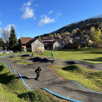 Pump track