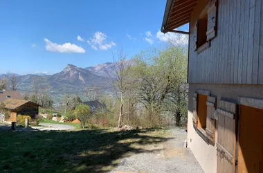 Maison chaleureuse au calme