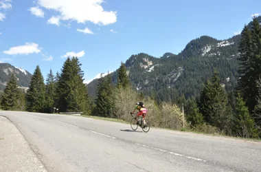 Montée Les Carroz au Col de Pierre Carrée