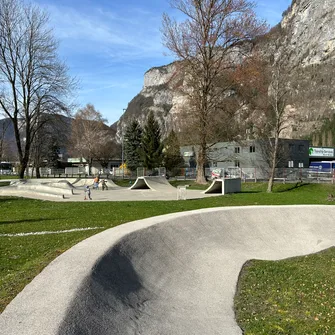 Pump track et skate park