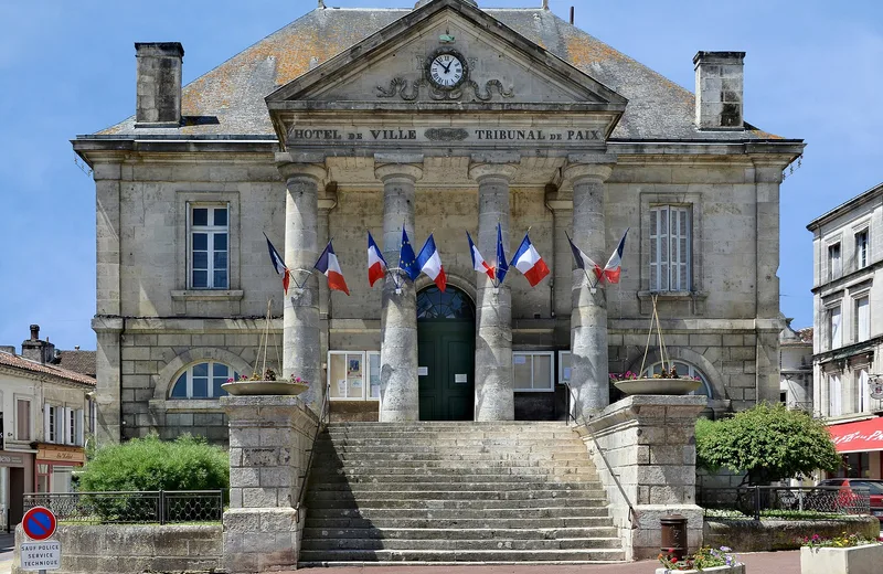 L'Hôtel de ville de Châteauneuf sur Charente s'anime avec la CycloStreetart