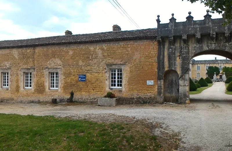 Gîte des Gardes 2 au Château Chesnel à Cherves Richemont