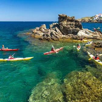 SEA KAYAKING WITH “ALÉOUTES”